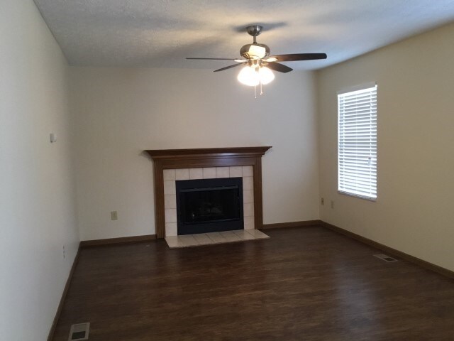 Foto del edificio - 26 Fieldcrest Drive
