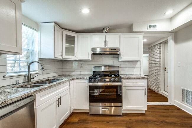 Foto del edificio - 13442 Flagstone Ln