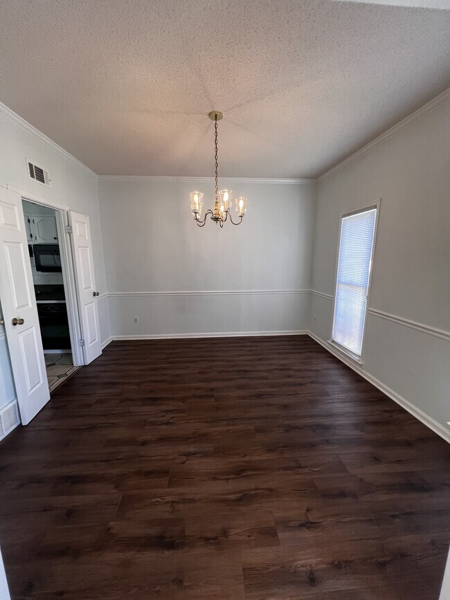 Foto del edificio - 8282 Linkwood Ln