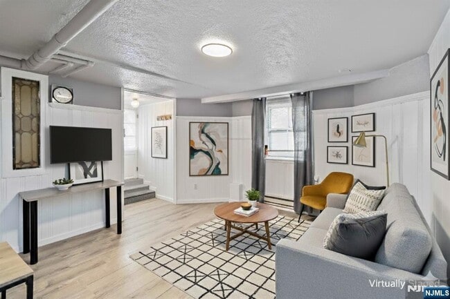 Building Photo - 1283 Valley 7 Vly