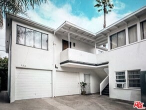 Building Photo - 322 Huntley Dr