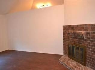 Building Photo - Single story 3 Bedroom 2 Bath home on Main...
