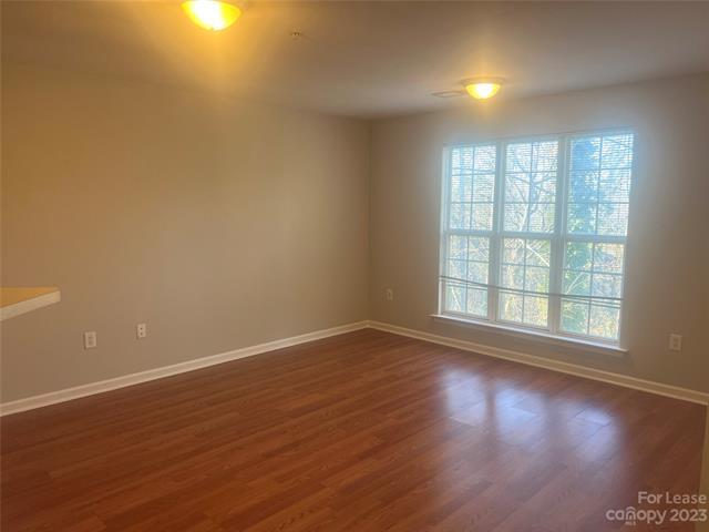 Foto del edificio - 9811 Campus Walk Ln