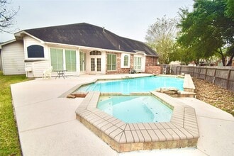 Building Photo - 514 Avery Dr