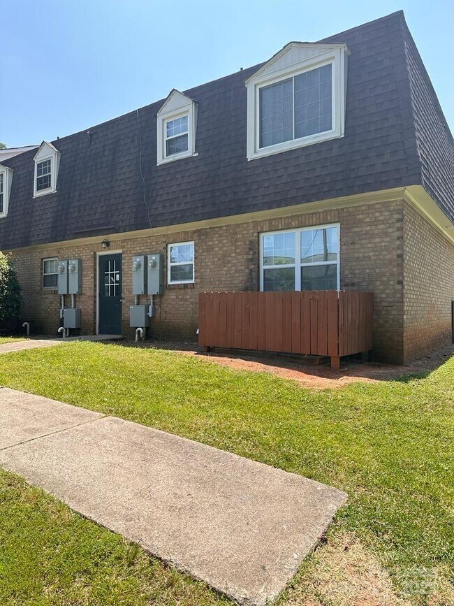 Foto del edificio - 5808 Hunting Ridge Ln