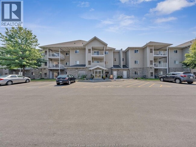 Building Photo - 1390 Lauzon Rd