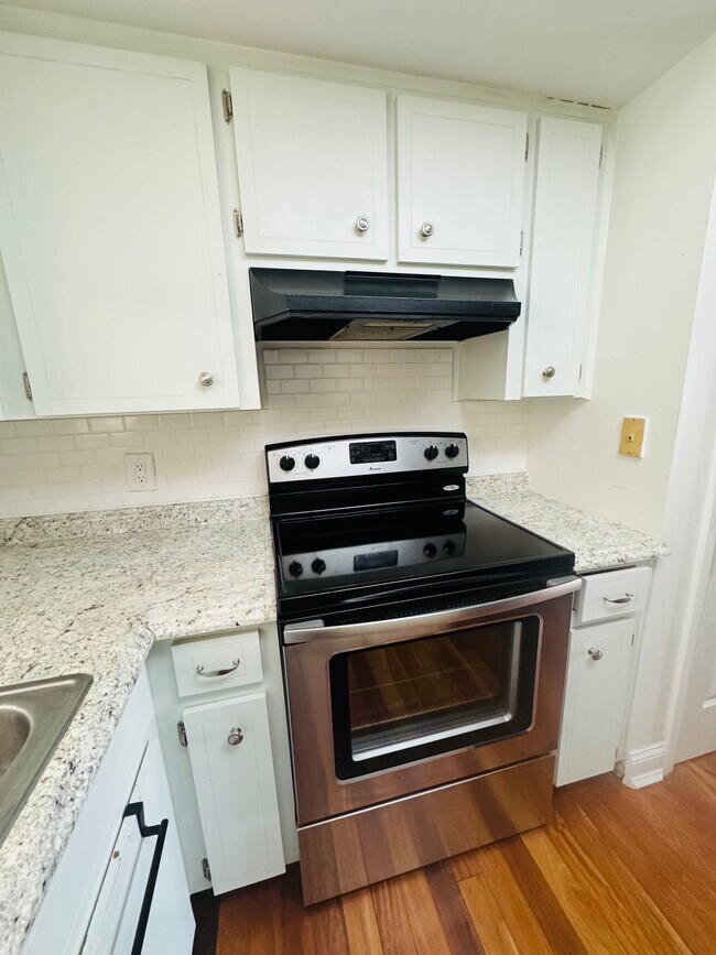 Building Photo - 4500 Overlook Dr NE