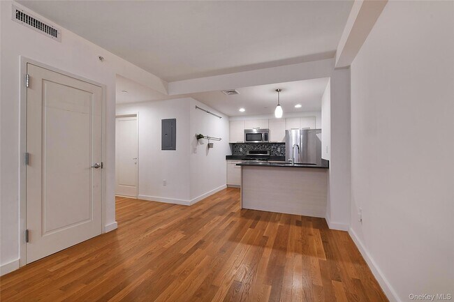 Foto del edificio - 106-20 70th Ave