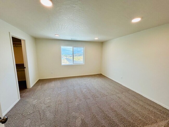 Foto del edificio - 3 Bedroom 2.5 Bathroom Townhome