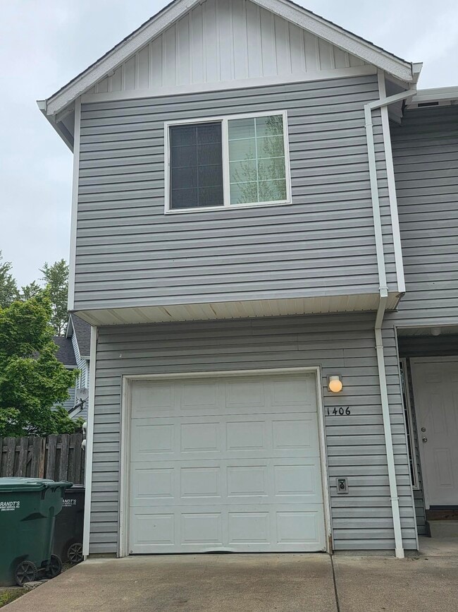 Building Photo - 1406 Falcon Loop