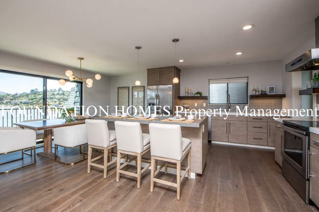 Building Photo - Top Floor 2BD/2BA Waterfront Luxury in Greenwood Cove!  Pool!  Parking!  FOUNDATION