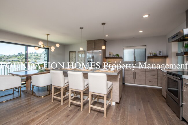 Foto del edificio - Top Floor 2BD/2BA Waterfront Luxury in Greenwood Cove!  Pool!  Parking!  FOUNDATION