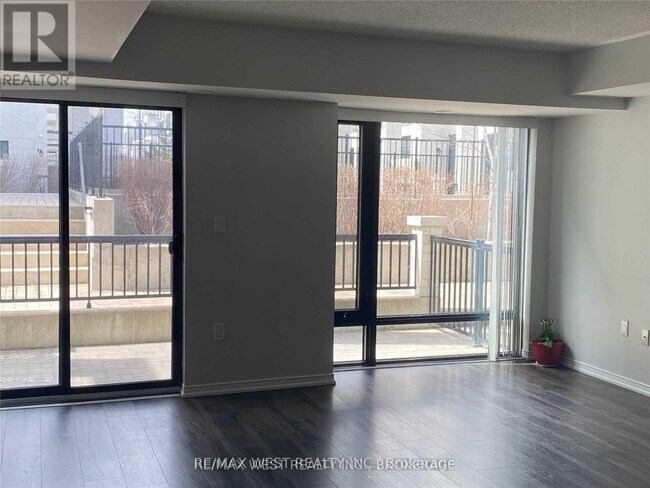 Photo du bâtiment - 130 Widdicombe Hill Blvd