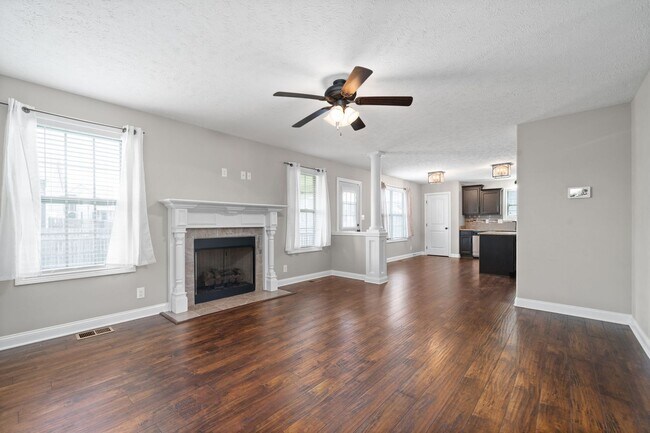 Building Photo - Pet Friendly Three Bedroom with Bonus!