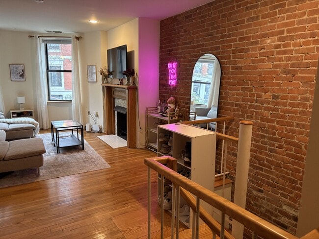 Building Photo - 87 Gainsborough St