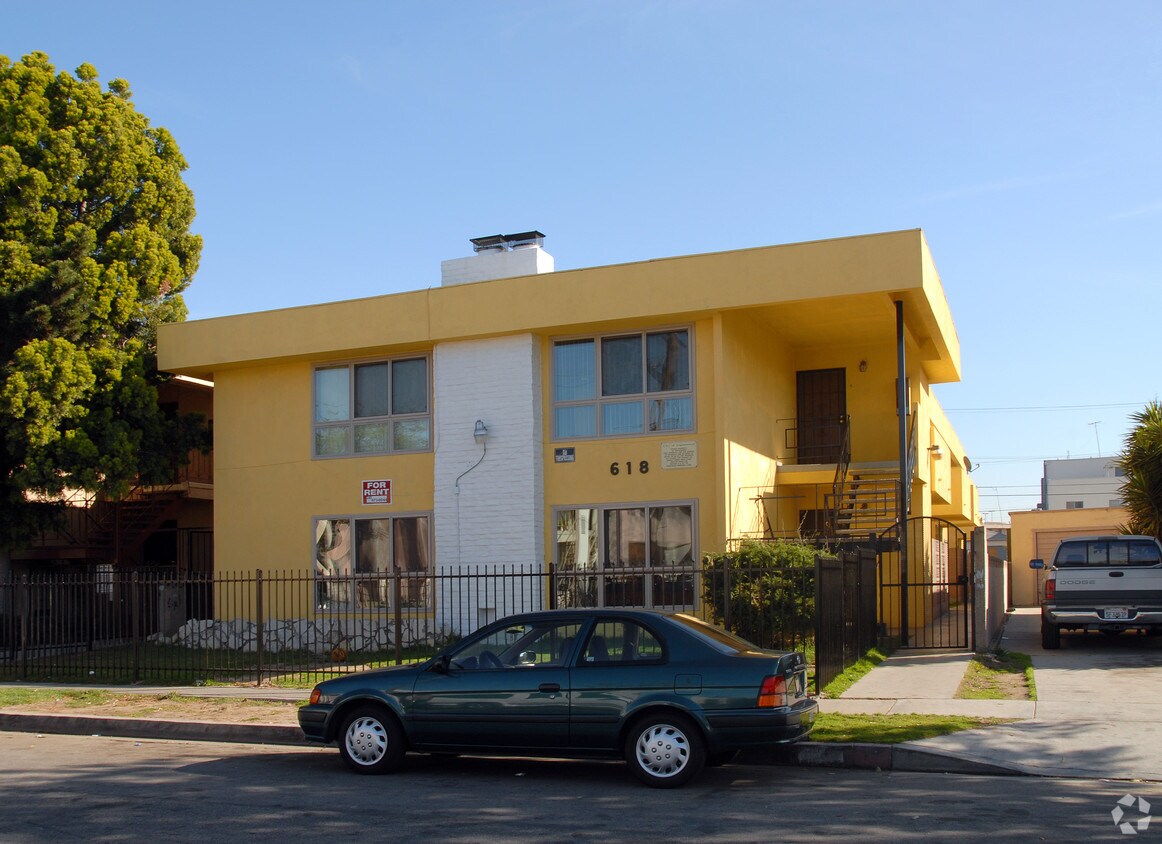 Primary Photo - 618 S Walnut Ave