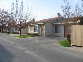 Building Photo - 2811 Brookside Dr