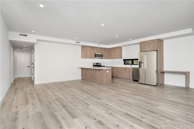 Building Photo - 5923 Laurel Canyon Blvd