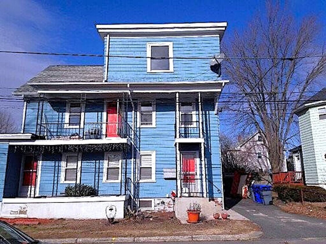 Primary Photo - 24 Foster St