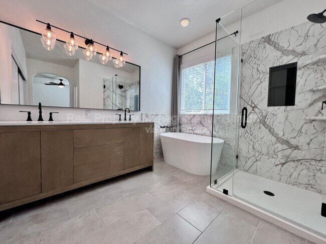 Foto del edificio - 1766 Glen Oban Ln