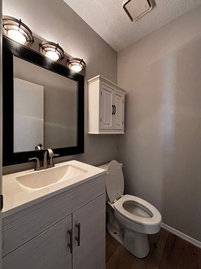 Building Photo - Cozy Butler Township Home with 2-Car Carport – Schedule a Tour Today!