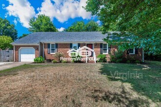 Building Photo - 816 Pin Oak Pl