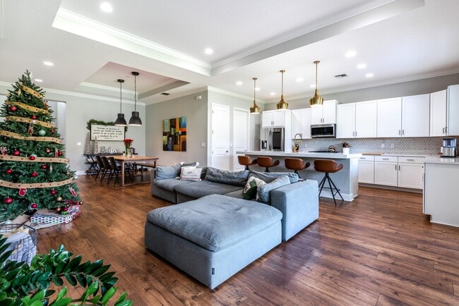Building Photo - 15642 Goldfinch Cir