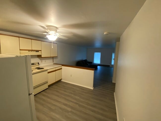 Building Photo - 144 Farnsworth Ave