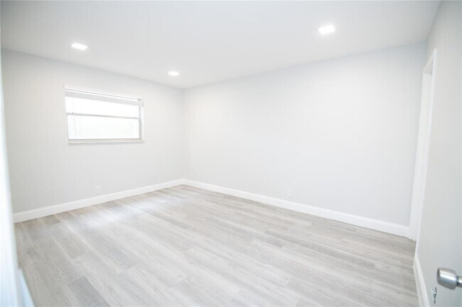 Foto del edificio - 8704 NW 35th St