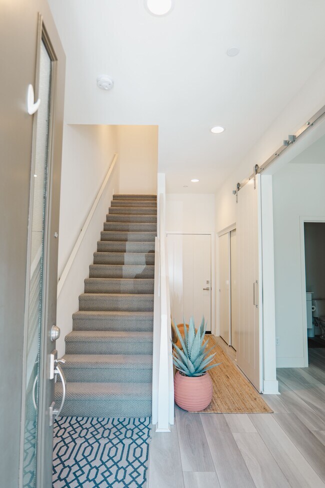 Building Photo - 688 Malibu
