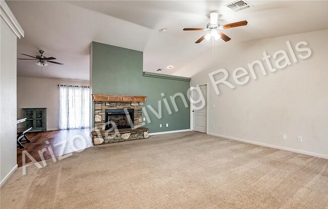 Building Photo - IMMACULATE 3 BEDROOM HOME