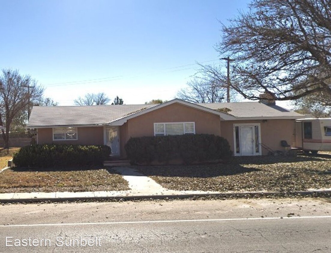 Primary Photo - 3 br, 1.5 bath House - 1012 East Third Street