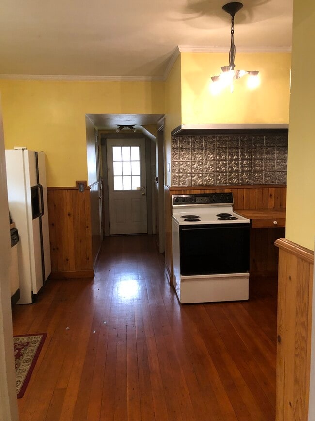 Building Photo - 207 S 16th Ave