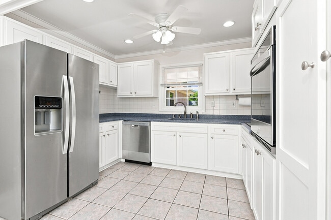Building Photo - 12823 Holiday Ln