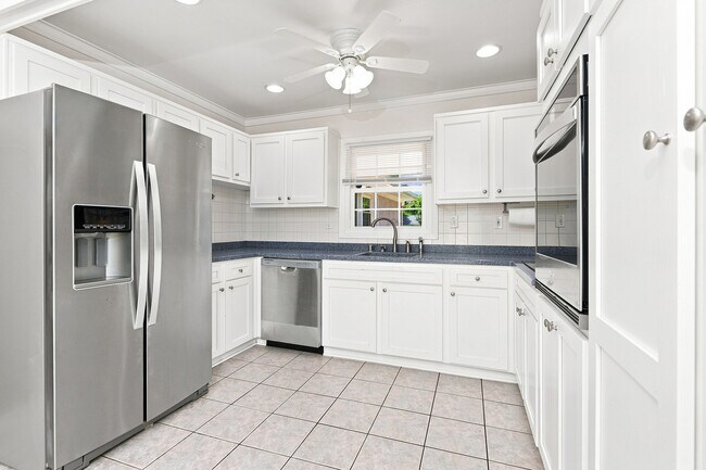 Foto del edificio - 12823 Holiday Ln