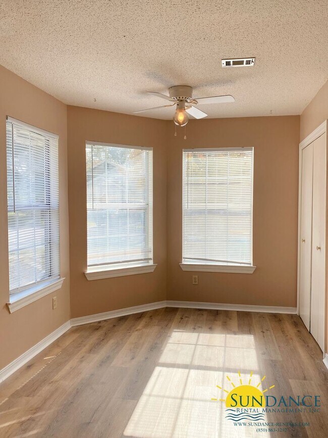Building Photo - Wonderful 3 Bedroom Home in Fort Walton Beach
