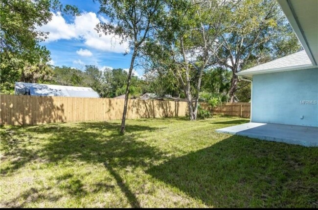 Building Photo - 803 W Sligh Ave