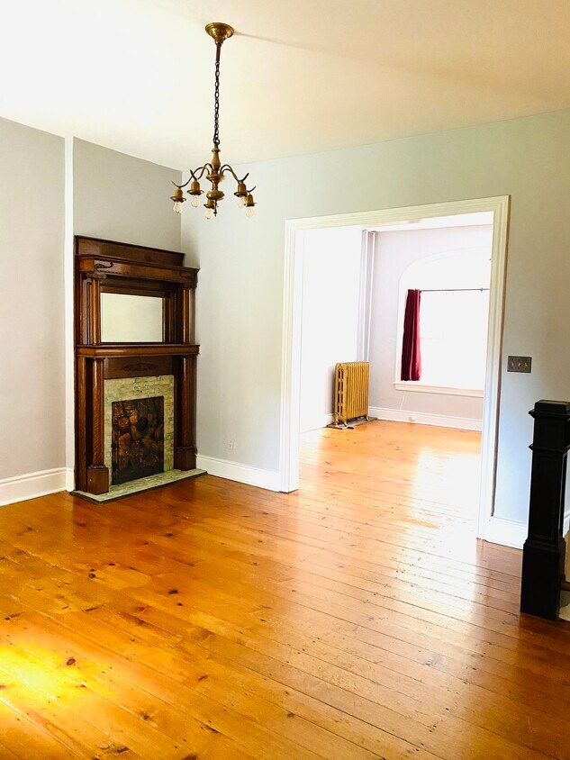 Primary Photo - 409 W Main St