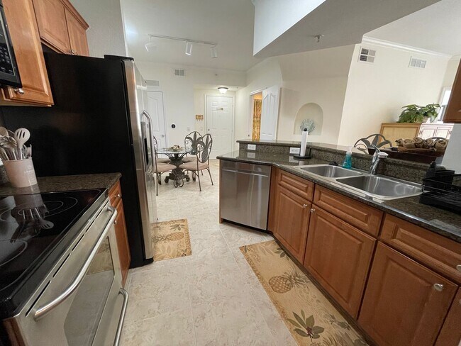 Foto del edificio - ANNUAL RENTAL - FULLY FURNISHED 1 BED / 1 ...