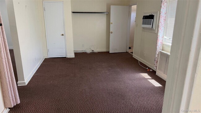 Foto del edificio - 74-42 260th St
