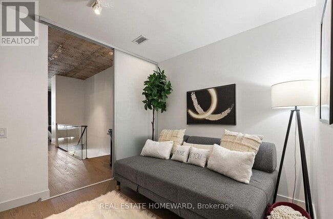 Building Photo - 25 Stafford St