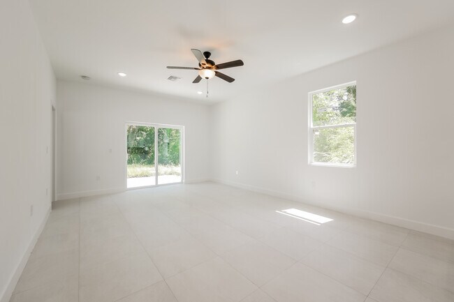 Building Photo - 4412 Bessie Ave