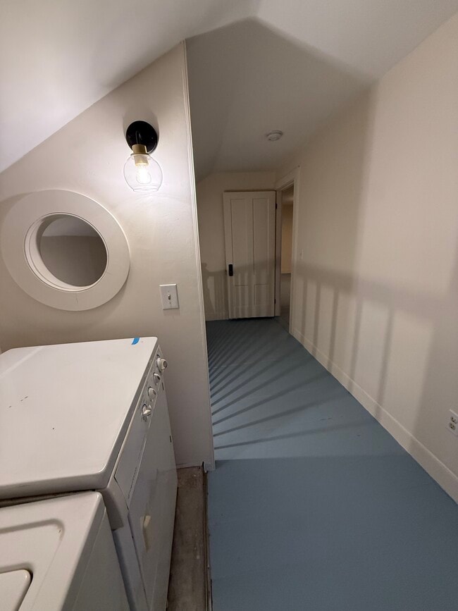 Building Photo - 3 Parker St