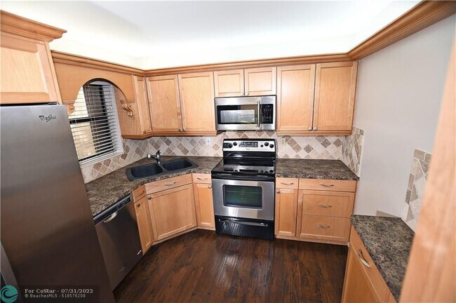 Building Photo - 3757 Cocoplum Cir