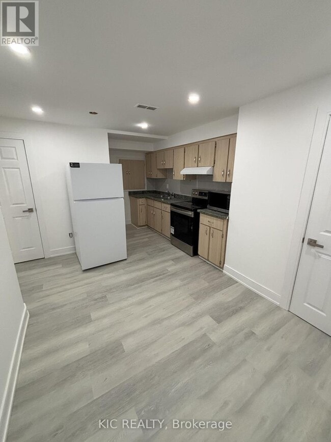 Building Photo - 213 Equator Crescent