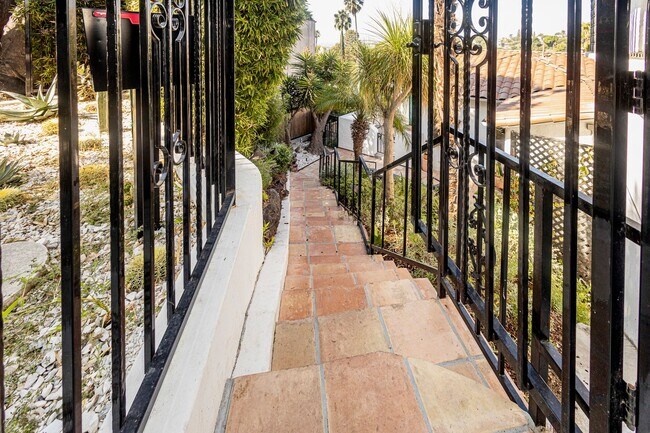 Foto del edificio - Elegant 1928 Spanish Revival in the Heart ...