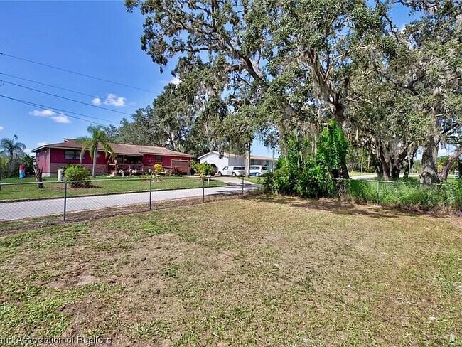 Foto del edificio - 1911 Roseland Ave