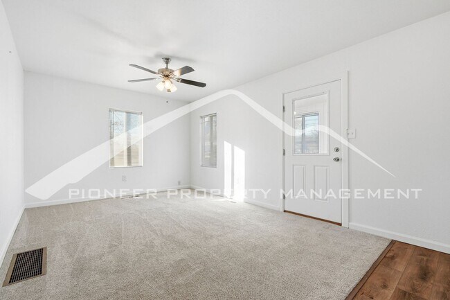 Building Photo - Charming Home with Central AC and Washer/Dryer