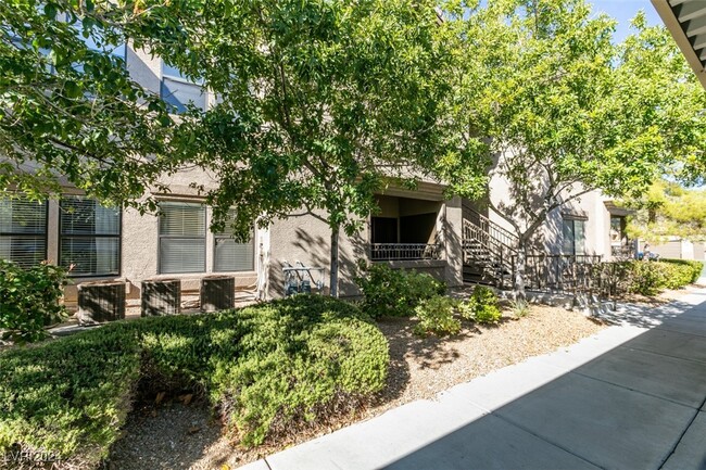 Foto del edificio - 8250 N Grand Canyon Dr