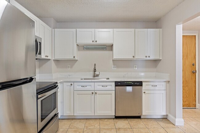 Building Photo - 200 Cove Way
